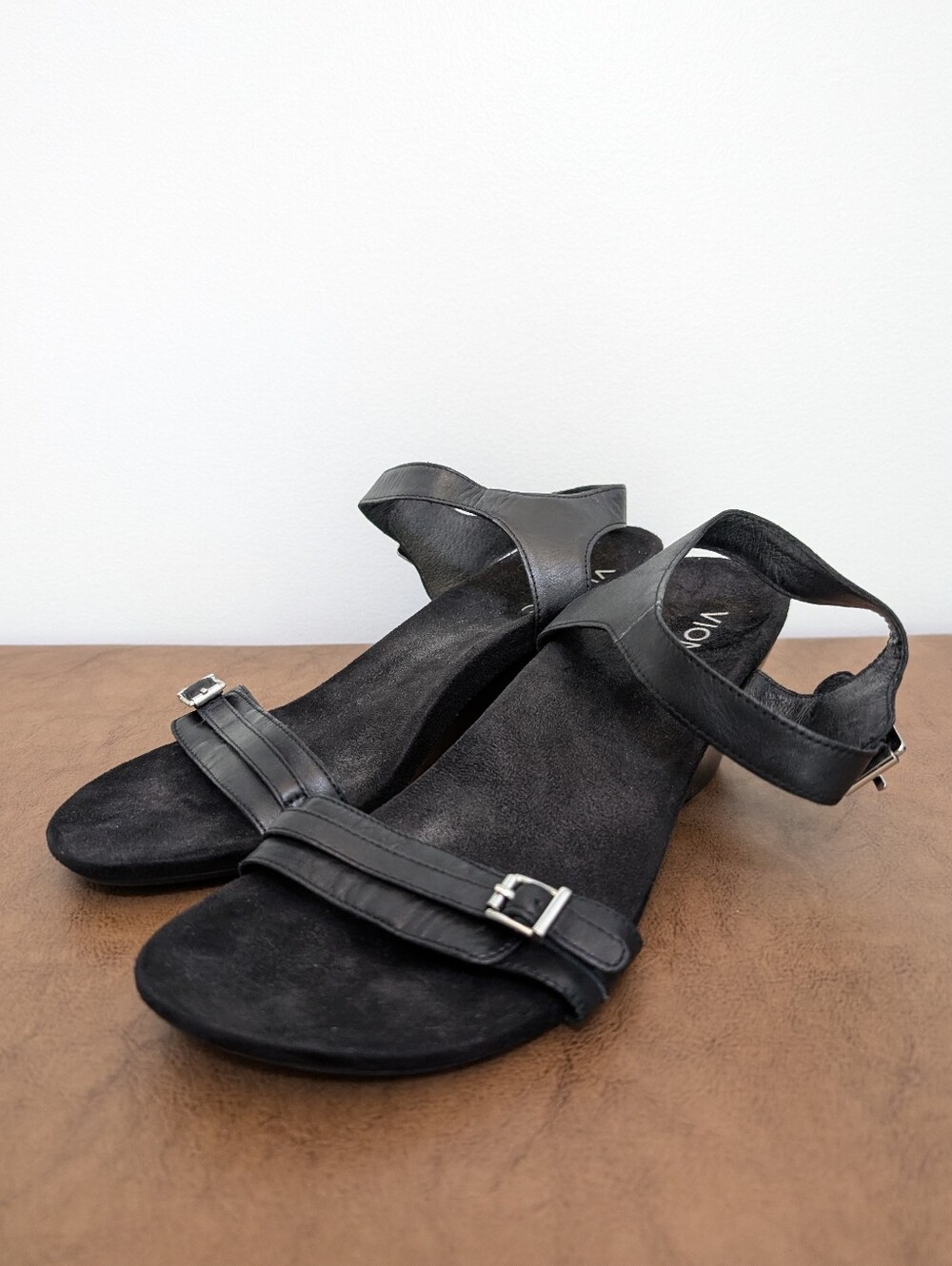 Vionic Laurie 9.5 leather sandal